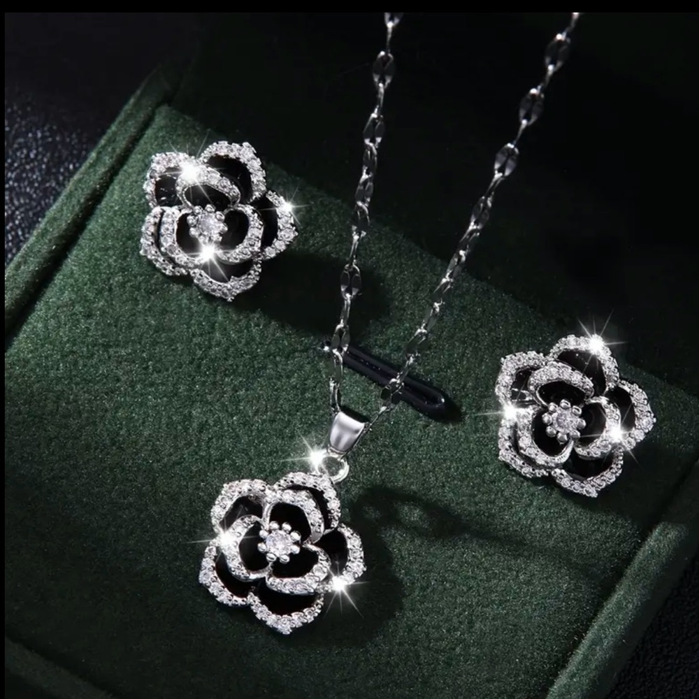 ✨HP✨Elegant Floral Jewelry Set - Black and Silver